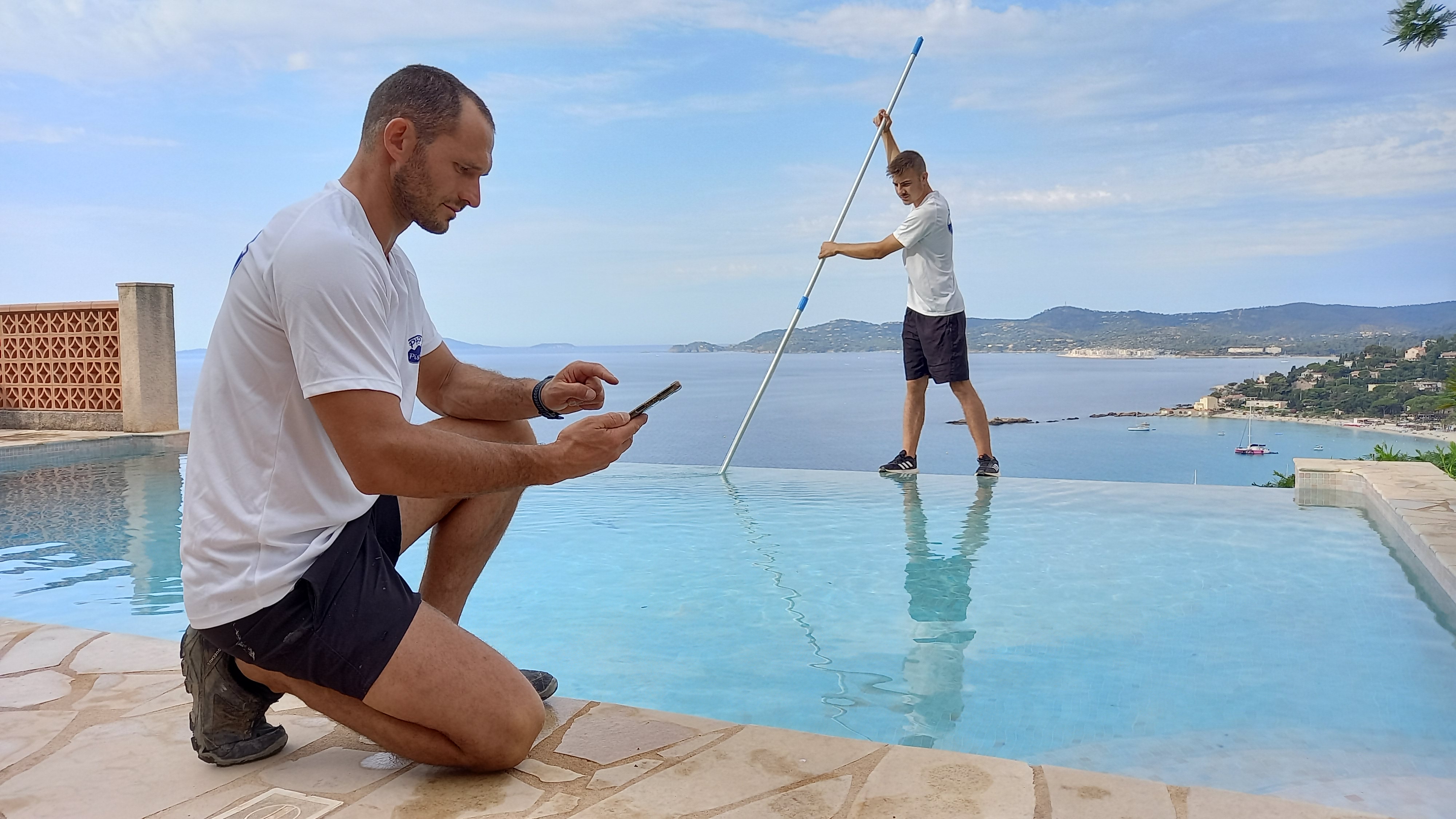 Piscinistes utilisant le logiciel LEBIN Solutions